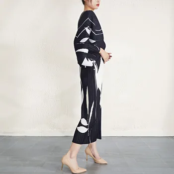 Folda свободное тонкое платье с V-образным вырезом и рукавом 